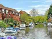 3 bedroom terraced house for rent in Temple Mill Island...