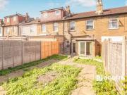3 bedroom terraced house for rent in Thornton Heath CR7