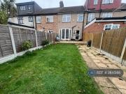 3 bedroom terraced house for rent in Whalebone Lane...