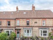 3 bedroom terraced house for rent in Whits End 53...