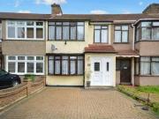 3 Bedroom Terraced House For Sale In Ardleigh Green,...