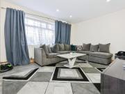 3 bedroom terraced house for sale in Cadleigh Gardens,...