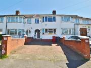 3 bedroom terraced house for sale in Canterbury Avenue,...