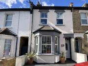 3 bedroom terraced house for sale in Chinchilla Road,...