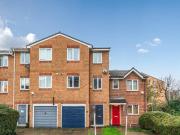 3 bedroom terraced house for sale in Crosslet Vale,...