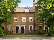 3 bedroom terraced house for sale in Grosvenor Park,...