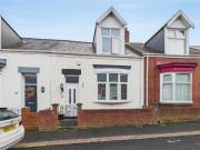 3 bedroom terraced house for sale in Hawarden Crescent,...