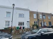 3 bedroom terraced house for sale in Hencroft Street...