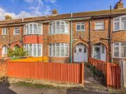 3 bedroom terraced house for sale in Lower Farlington...