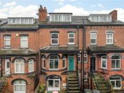 3 bedroom terraced house for sale in Methley Mount,...