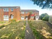 3 bedroom terraced house for sale in Newington Close,...