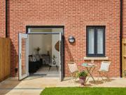 3 bedroom terraced house for sale in Newport Road, New...