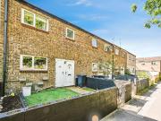 3 bedroom terraced house for sale in Oakham Close,...