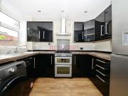 3 bedroom terraced house for sale in Oakwood Drive,...