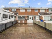 3 bedroom terraced house for sale in Porthleven Drive,...