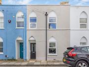 3 bedroom terraced house for sale in Queens Retreat,...