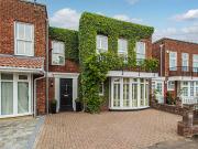 3 bedroom terraced house for sale in Regency Green,...