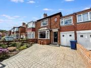 3 bedroom terraced house for sale in Selby Gardens,...