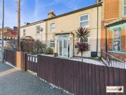 3 bedroom terraced house for sale in Spring Road,...