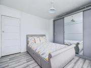 3 bedroom terraced house for sale in Stirling Grove,...