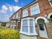 3 bedroom terraced house for sale in Stockwood Crescent,...