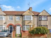 3 bedroom terraced house for sale in The Grove, Southend...