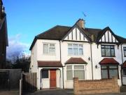 3 bedroom terraced house for sale in Upminster Road...