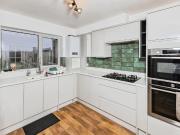 3 bedroom terraced house for sale in Village Close,...
