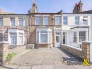 3 bedroom terraced house for sale in Waverley Crescent,...
