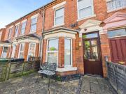 3 bedroom terraced house for sale in Wylds Lane,...