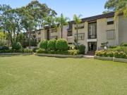 3 BEDROOM, TOP FLOOR APARTMENT