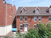3 bedroom town house for rent in Princess Drive...