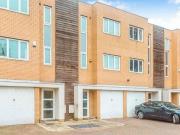 3 bedroom town house for rent in Three Bed Town House...
