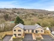3 bedroom town house for sale in Huddersfield, HD1