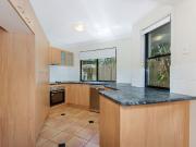 3 Bedroom Town house just a few blocks from Broad waters!