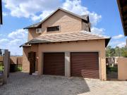 3 Bedroom Townhouse For Sale in Carlswald