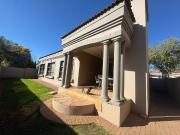 3 Bedroom Townhouse For Sale in Dan Pienaar