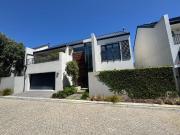3 Bedroom townhouse freehold to rent in Rondebosch, Cape...