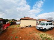3 Bedroom townhouse freehold to rent in Theresapark, Akasia