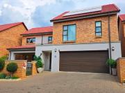 3 Bedroom Townhouse in Honeydew Ridge