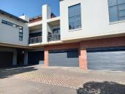 3 Bedroom Townhouse in Menlo Park