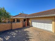 3 Bedroom Townhouse in Newton Park