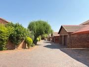 3 Bedroom Townhouse in Weltevreden Park