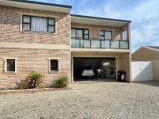 3 Bedroom Townhouse To Let in Beacon Bay