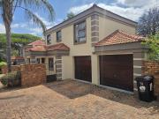 3 Bedroom Townhouse To Let in Kyalami Hills 3 Bedroom Townhouse To Let in Kyalami Hills