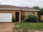 3 Bedroom Townhouse To Let in The Crest