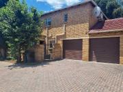 3 Bedroom Townhouse to rent in Strubensvallei