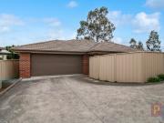 3 BEDROOM TOWNHOUSE WITH DOUBLE GARAGE!