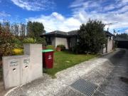 3 BEDROOM UNIT NEAR CRANBOURNE PARK SHOPPING CENTRE!