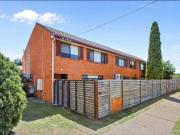 3 BEDROOM UNIT SOUTH TAMWORTH